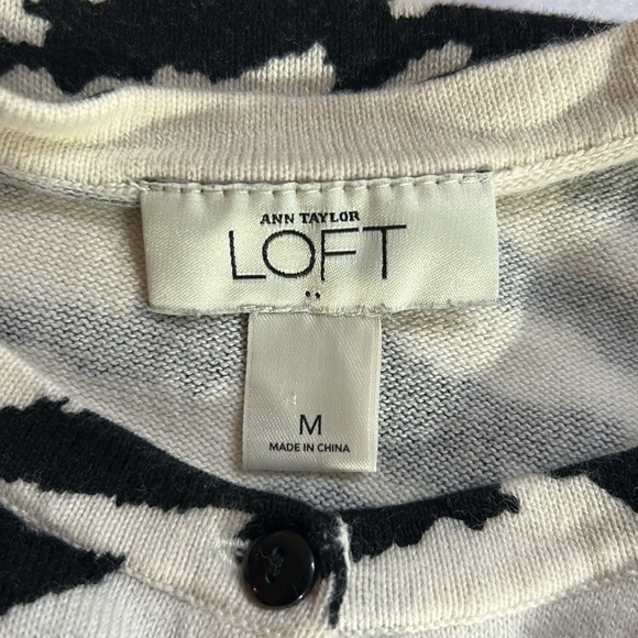 Ann Taylor LOFT Zebra print button front cardigan size Medium - Picture 6 of 12
